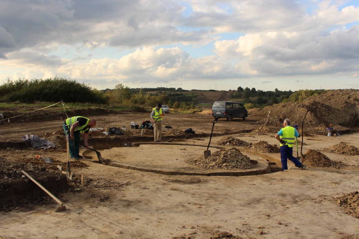 Sanok, stan. 58. Obiekt rowkowy nr 10 w trakcie eksploracji